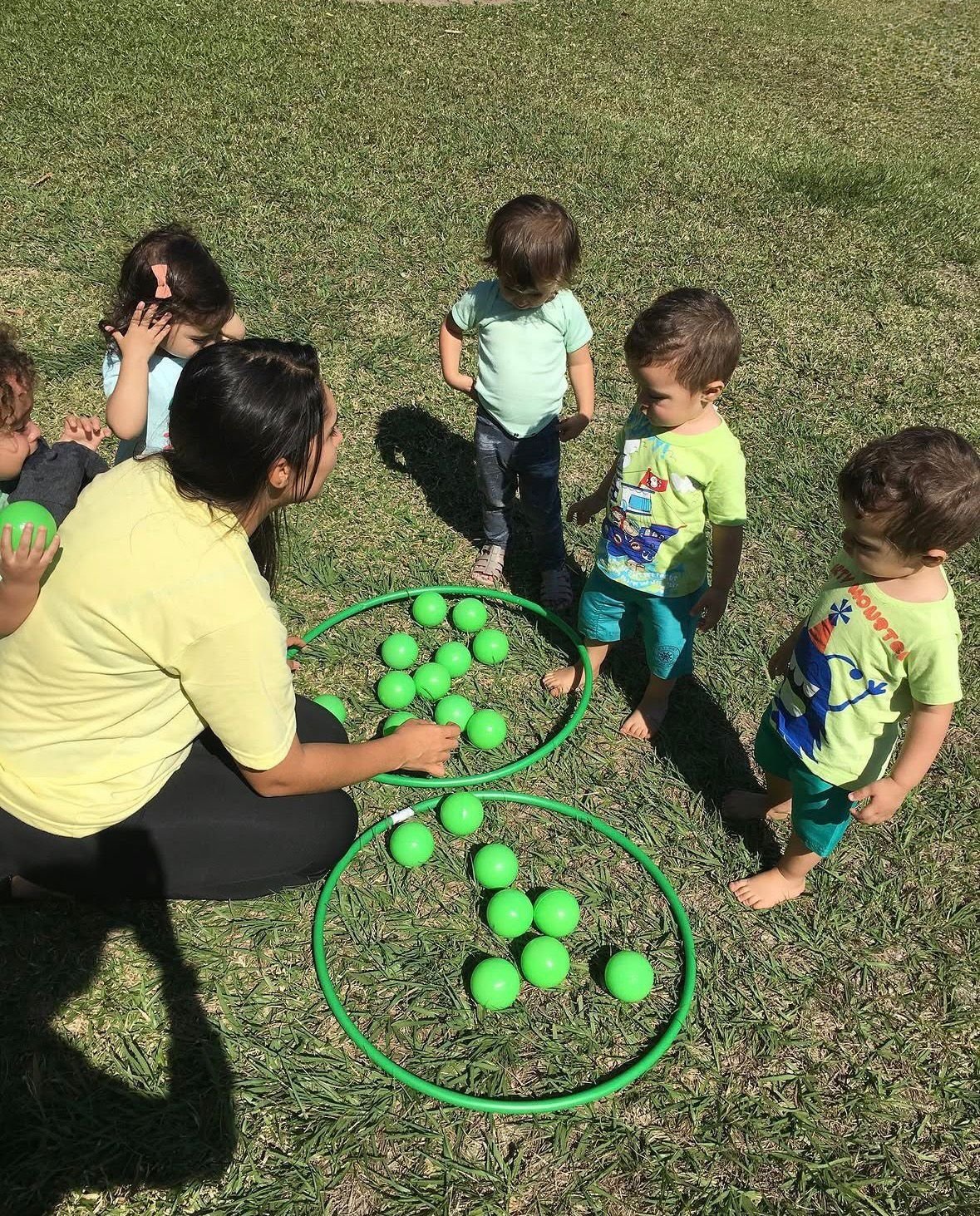 Brincadeiras na Escola Parque Verde